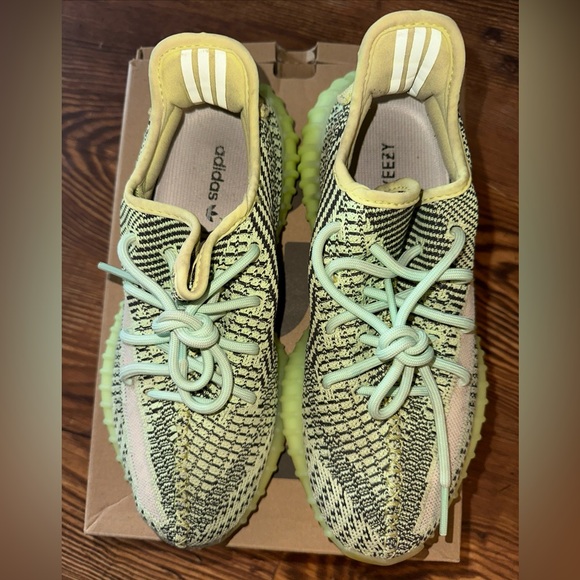 Size 7 adidas Yeezy Boost 350 V2 Low Semi Frozen Yellow Shoes Men 7 Women 8.5 - Picture 4 of 6